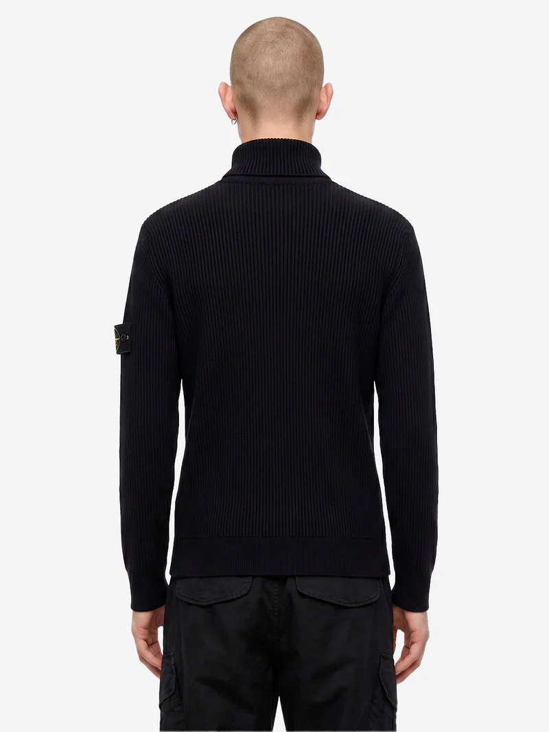 Maglione dolcevita nero in lana con costine sottili