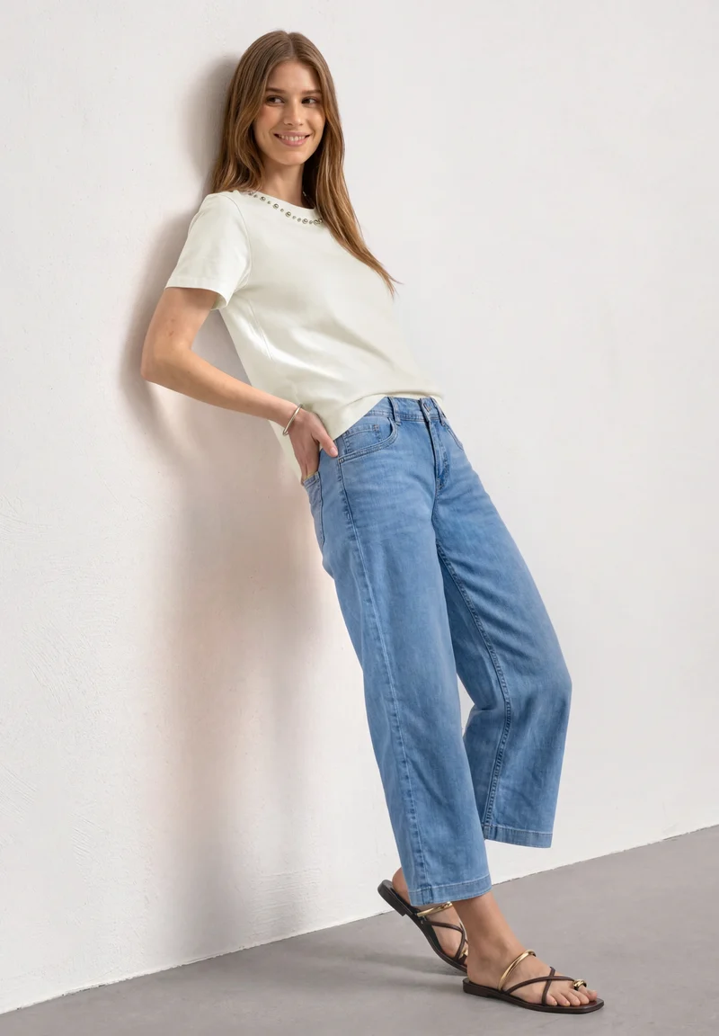 short shirt w.deco neck, off white