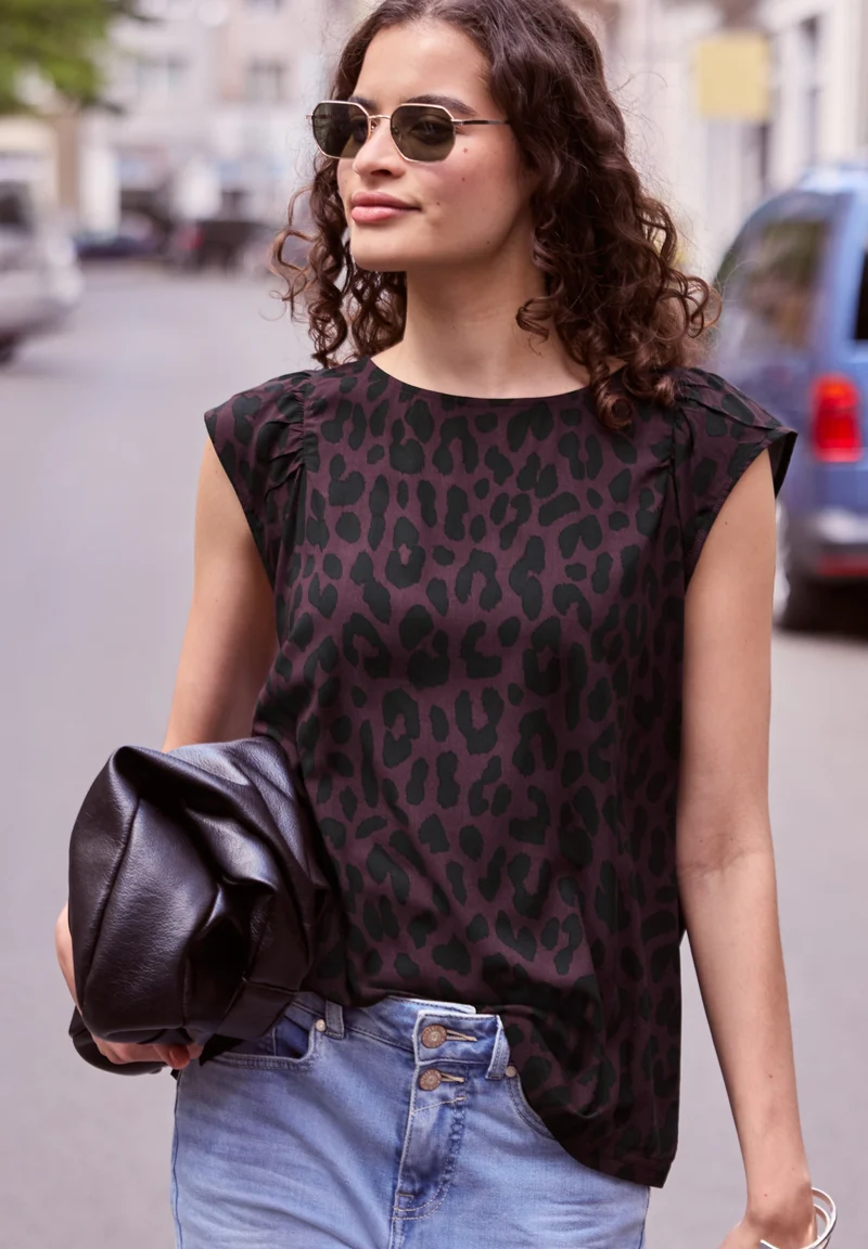 LTD QR Studio_Blousetop w slee, very berry