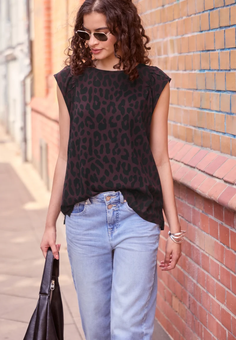 LTD QR Studio_Blousetop w slee, very berry