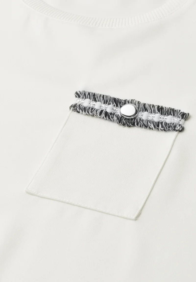 shirt w.deco tape at pocket, off white