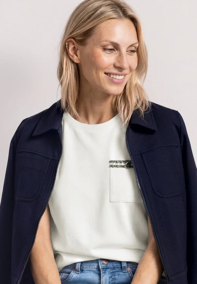 shirt w.deco tape at pocket, off white