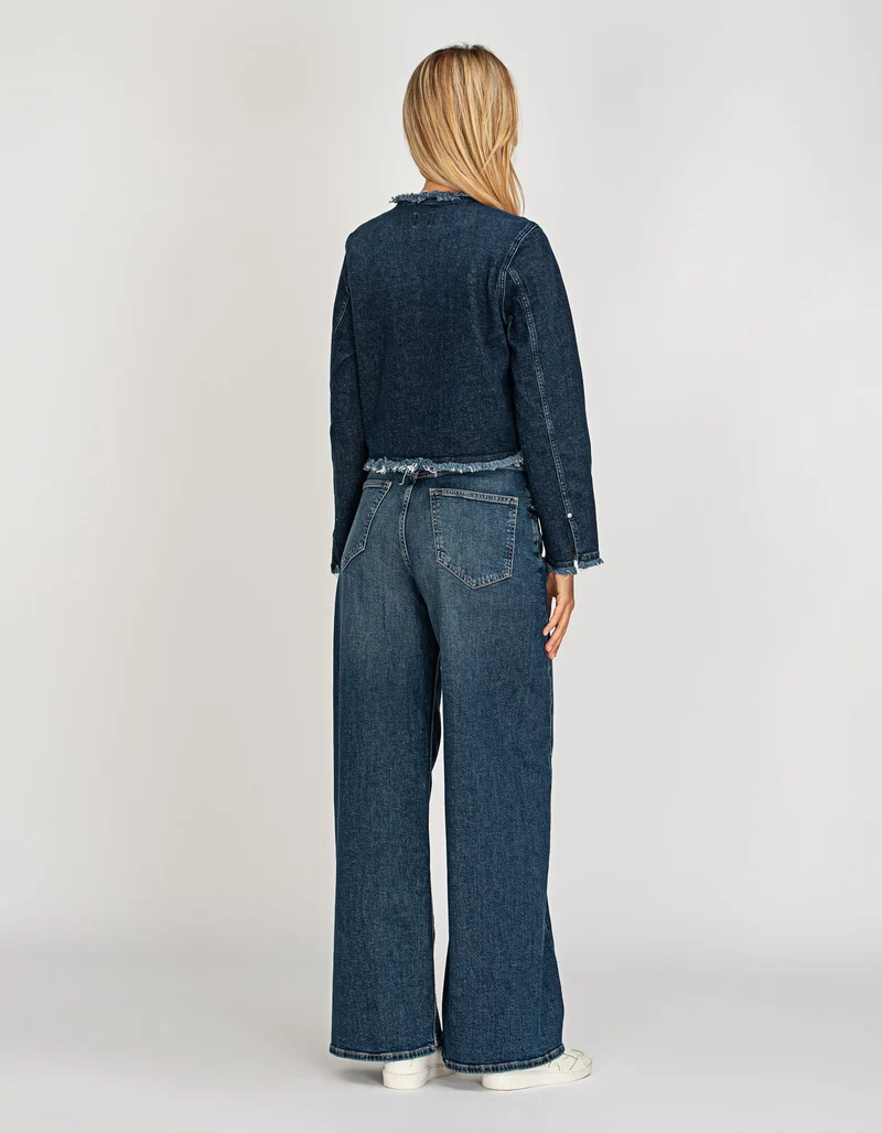 Jeansjacke mit Fransenkanten