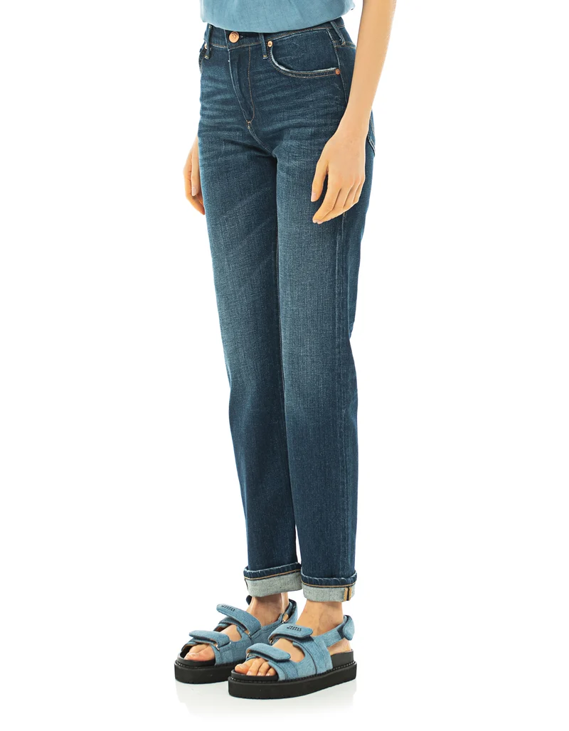Straight-Leg-Jeans
