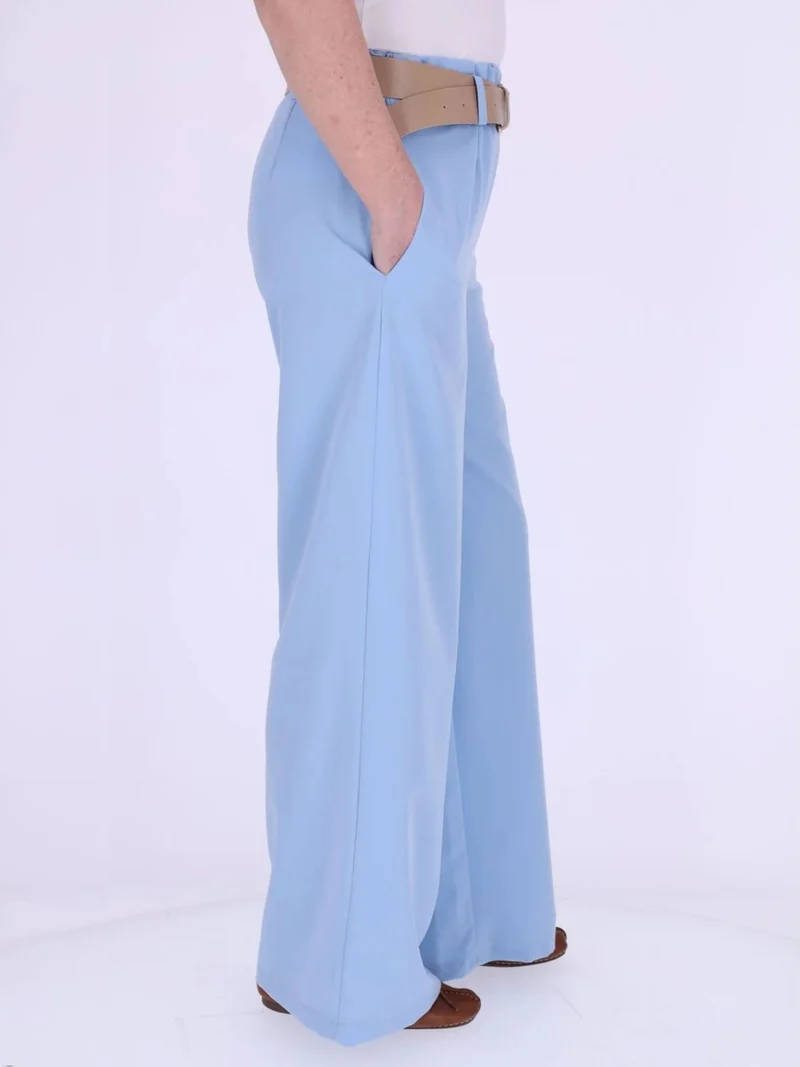Blaue Damen-Sommerhose mit weitem Bein & Gürtel – bequem & chic