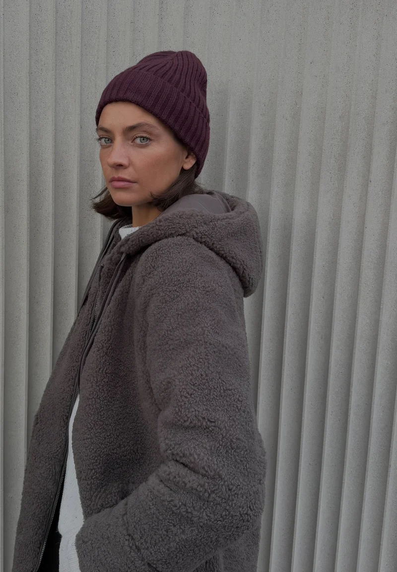 O_ TOS Solid Knit Cap, dark plum
