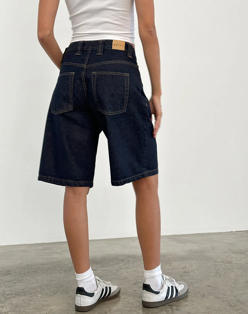 Skater-Shorts aus Denim mit niedriger Leibhöhe in Indigo
