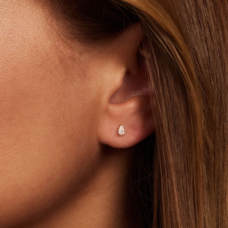 Isabel Bernard De la Paix Eloise 14 karat gold ear stud with diamond 0.2 carat IBD360036