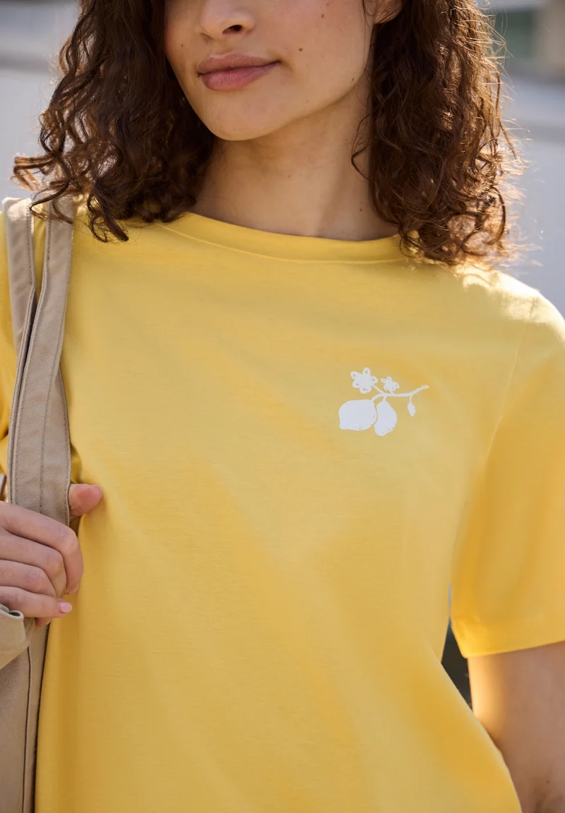 Studio_Shirt w.back print, snap yellow