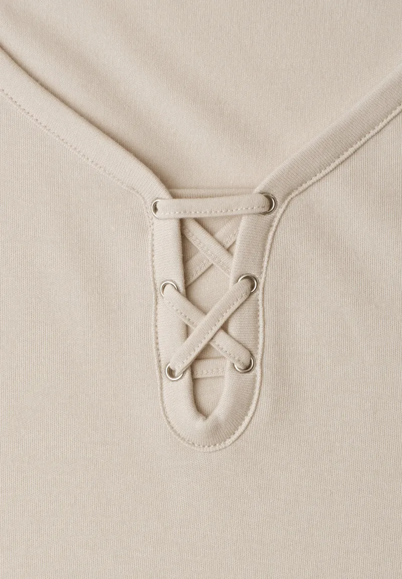 LTD QR Studio_Top w.lacing det, vanilla sand