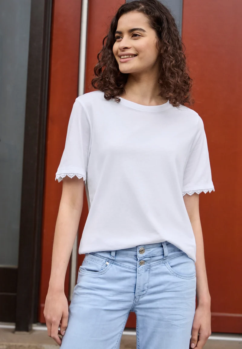 Studio_Basic shirt w.crochet c, White