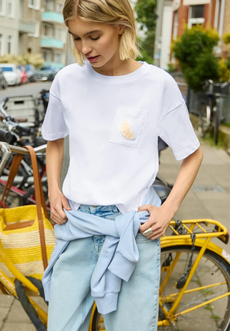 Studio_Shirt w.small pearl lem, White