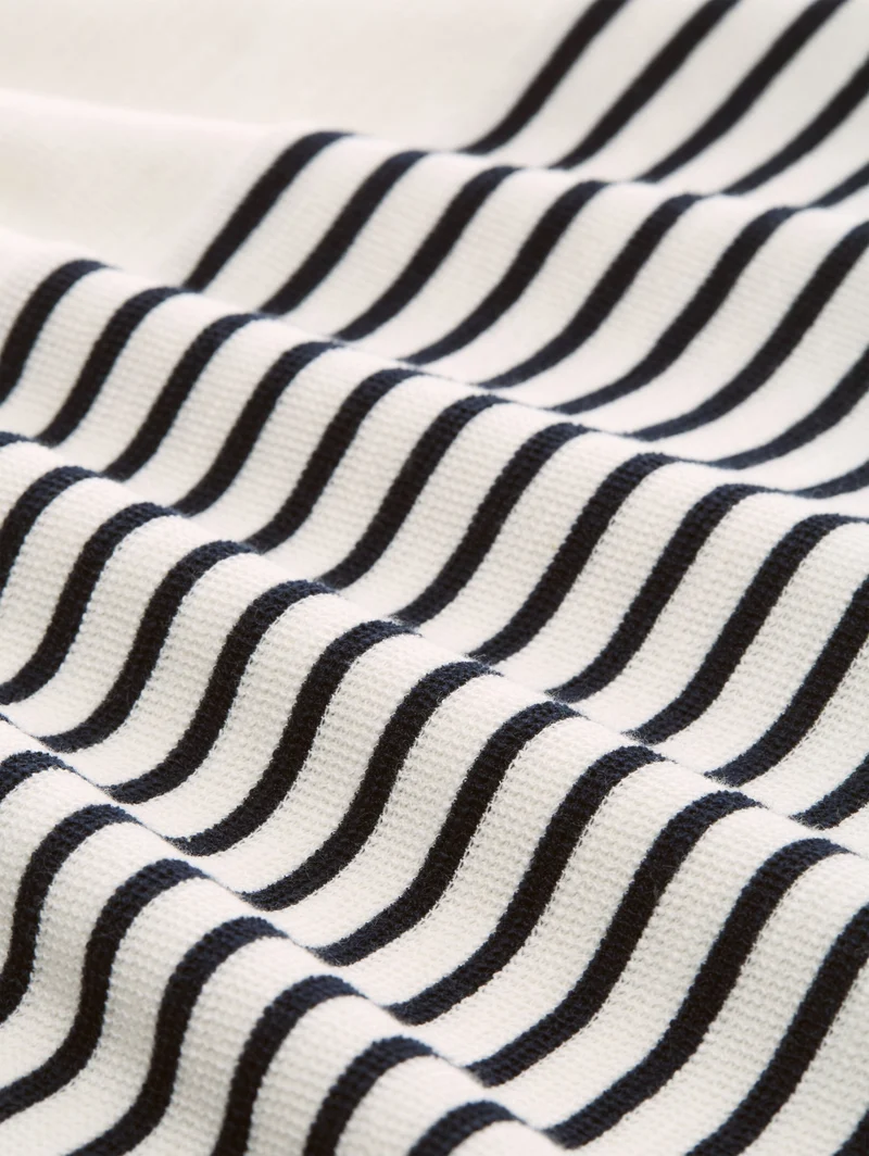T-shirt shoulder buttons strip, offwhite navy blue stripe