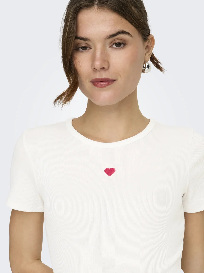 ONLELVA JUNE EMB S/S TEE JRS NOOS, Cloud Dancer/RED HEART