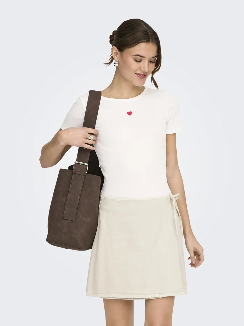 ONLELVA JUNE EMB S/S TEE JRS NOOS, Cloud Dancer/RED HEART