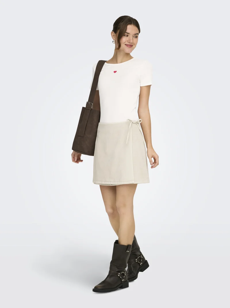 ONLELVA JUNE EMB S/S TEE JRS NOOS, Cloud Dancer/RED HEART