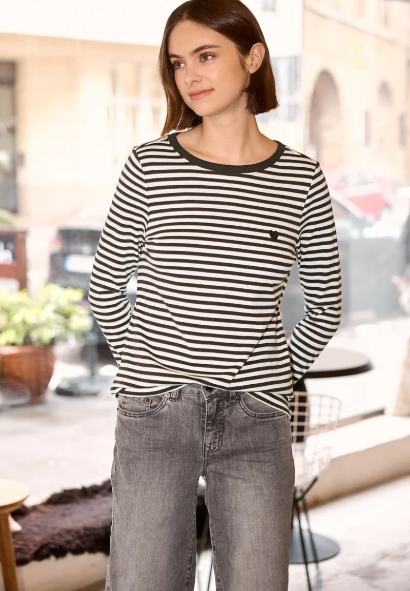 LTD QR_Studio_striped shirt w., plummy brown
