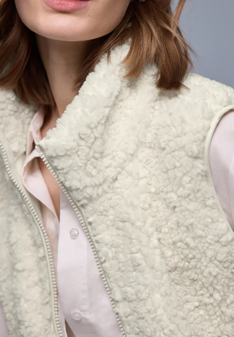 Teddy Vest w. Patched Pockets, eggshell ecru