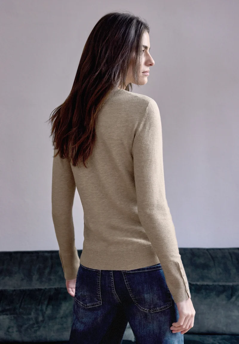 LTD QR Studio_button cuff deta, buffed beige mel.