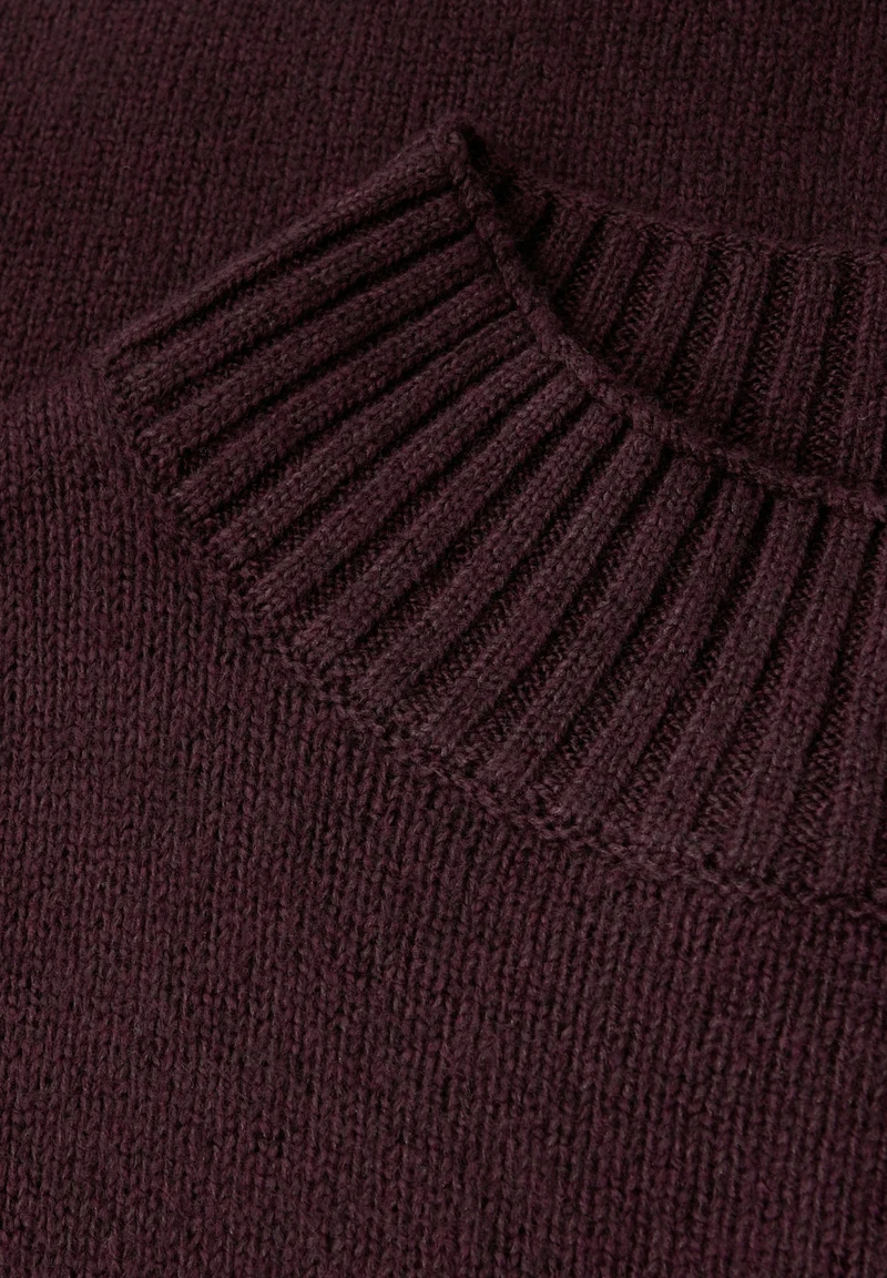 LTD QR_basic sweater turtle, jazz berry