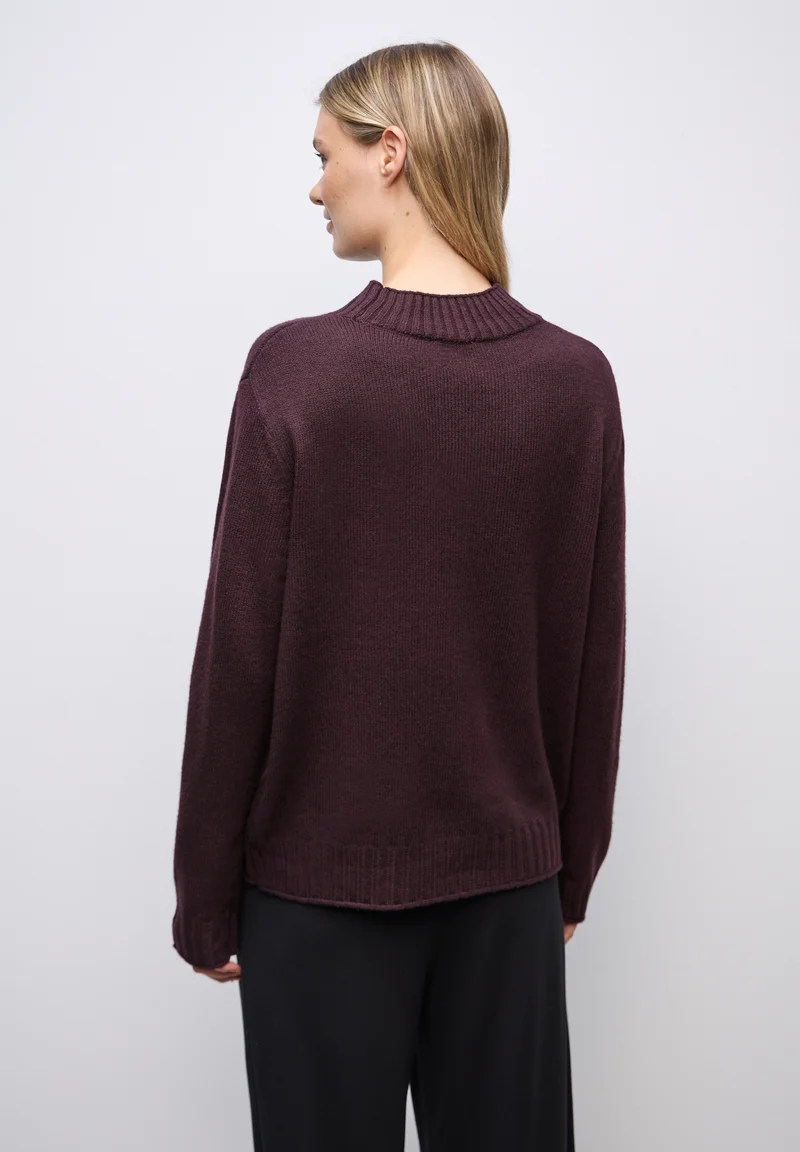 LTD QR_basic sweater turtle, jazz berry
