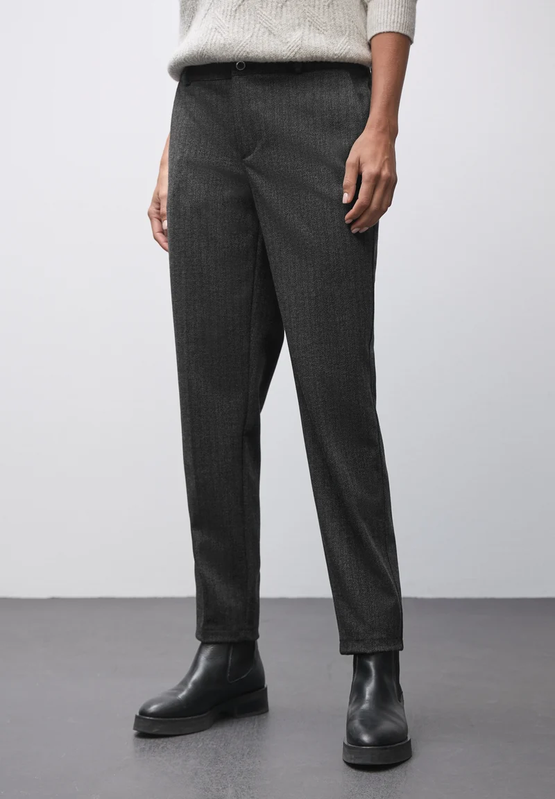 VVM LTD QR Style Chino Fishbon, Black