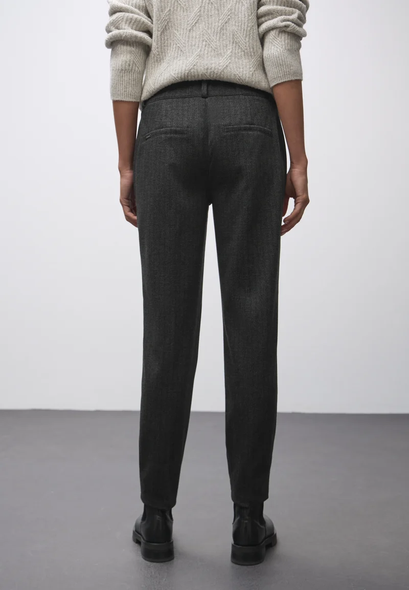 VVM LTD QR Style Chino Fishbon, Black