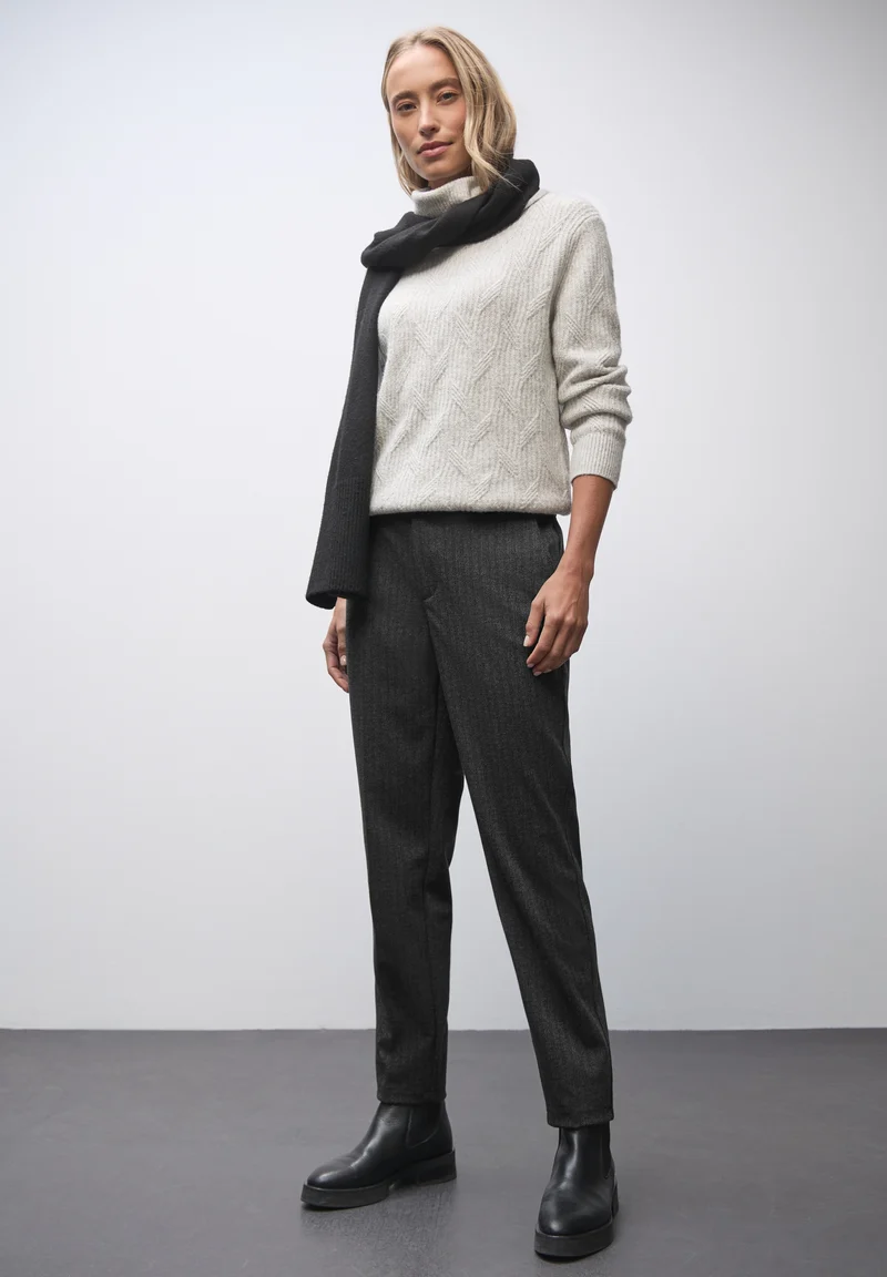 VVM LTD QR Style Chino Fishbon, Black
