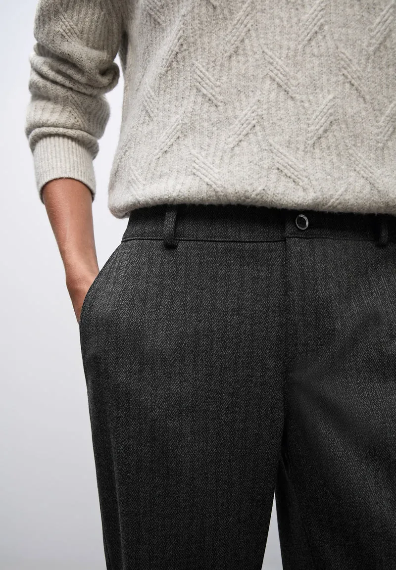 VVM LTD QR Style Chino Fishbon, Black