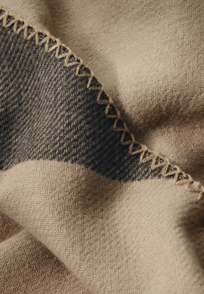 2 Color Triangle Double, flowing beige