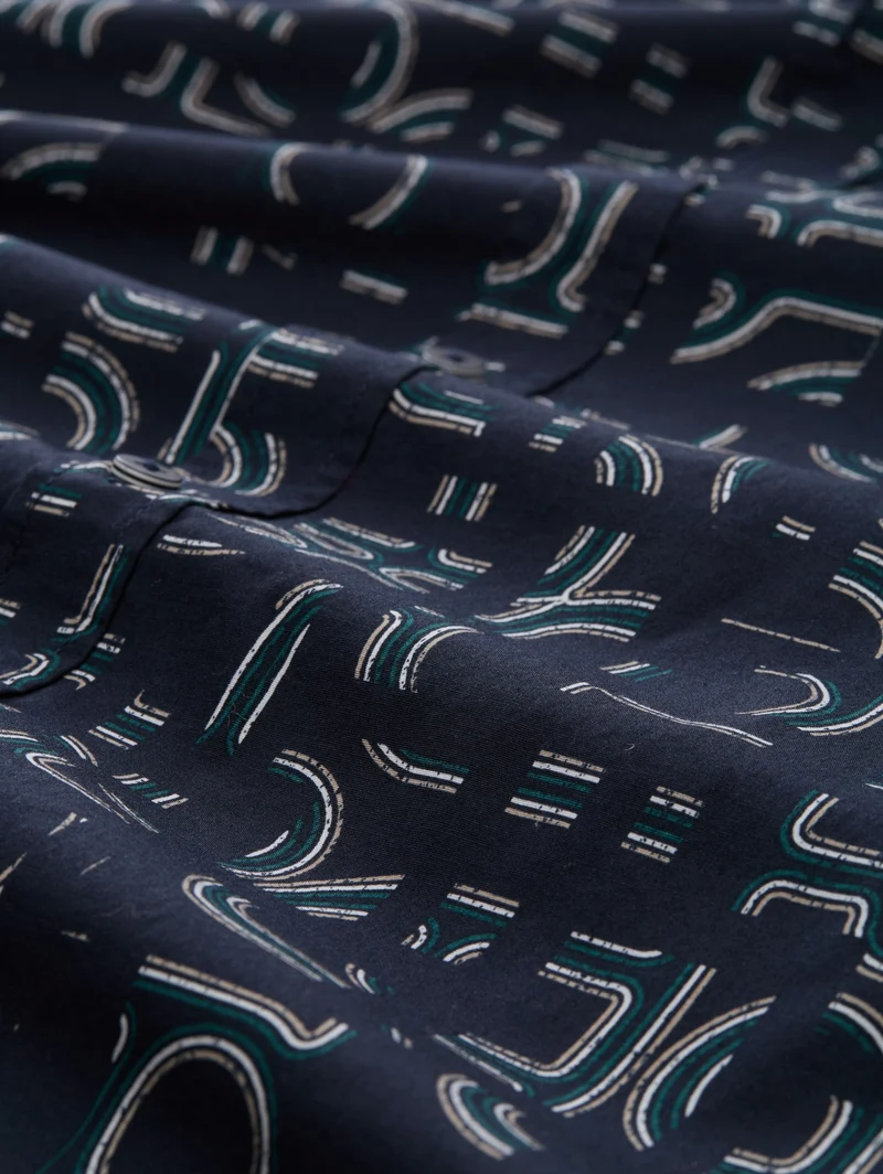 fitted printed stretch shirt, navy irregular design