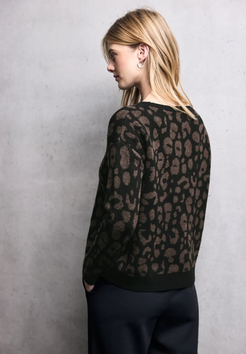 LTD QR Studio_ cosy leo sweate, Black