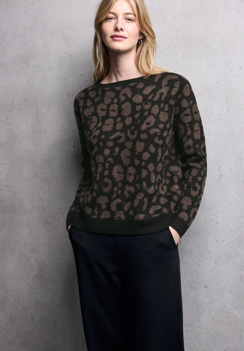 LTD QR Studio_ cosy leo sweate, Black