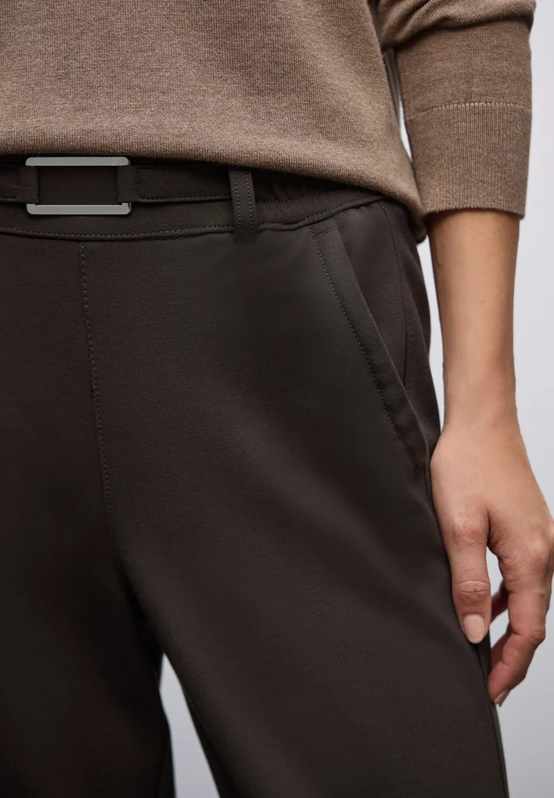 Buckle Detail_Straight Leg HW, darkest brown