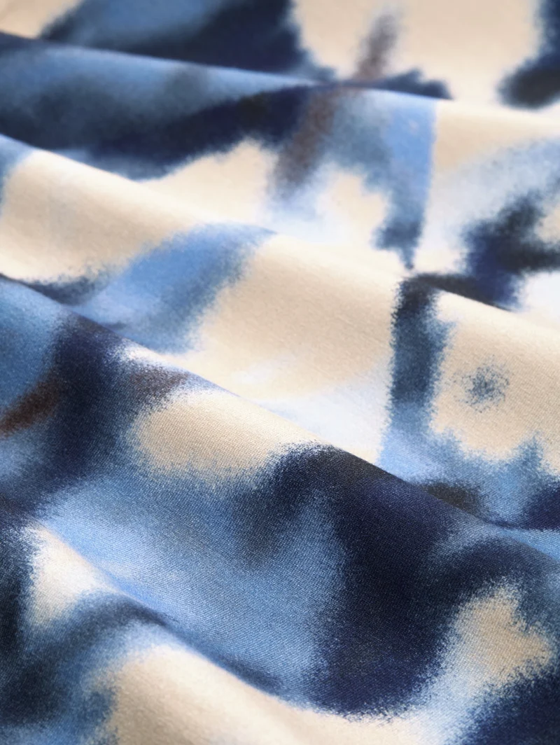 T-shirt mock neck alloverprint, blue blurry argyle