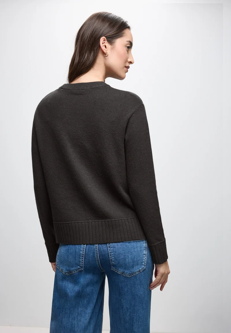LTD QR_round neck sweater, darkest brown