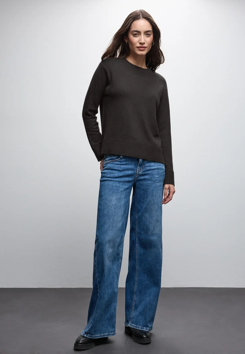 LTD QR_round neck sweater, darkest brown