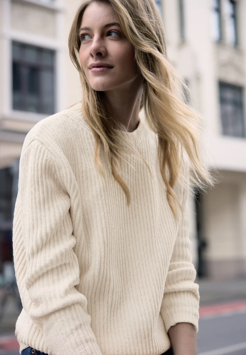 LTD QR Studio_chenille sweater, soft beige