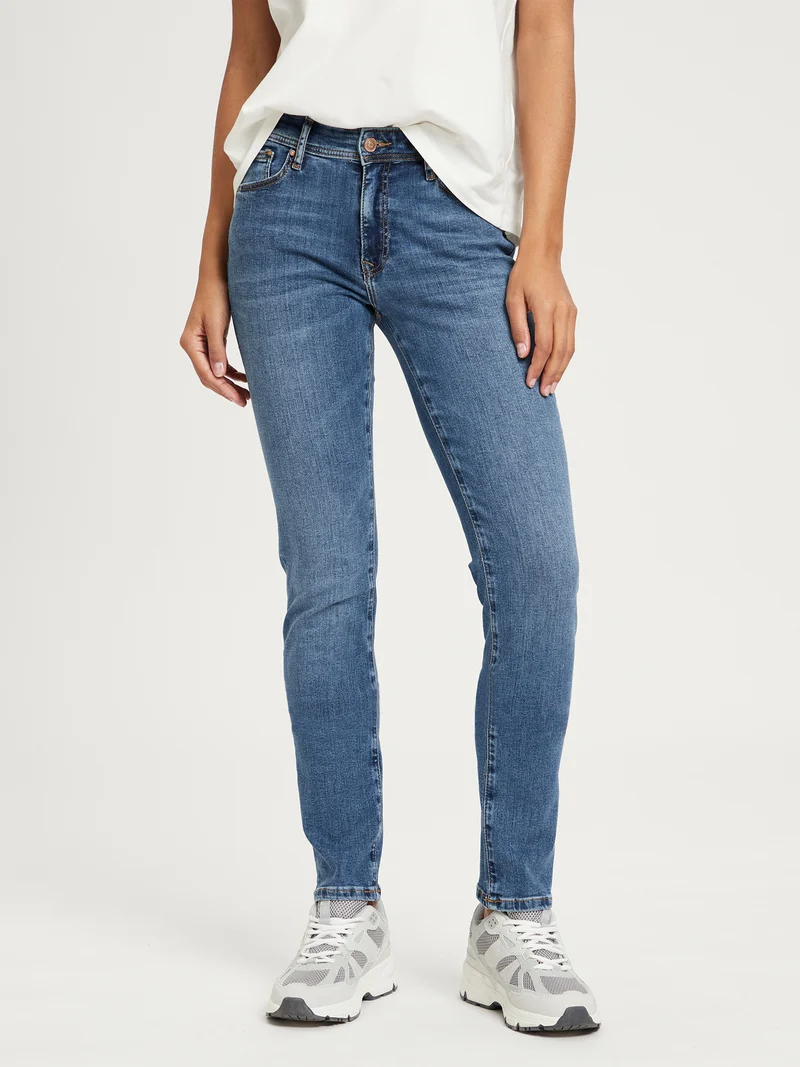 ANYA | SLIM FIT
