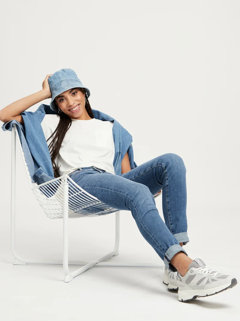 ANYA | SLIM FIT