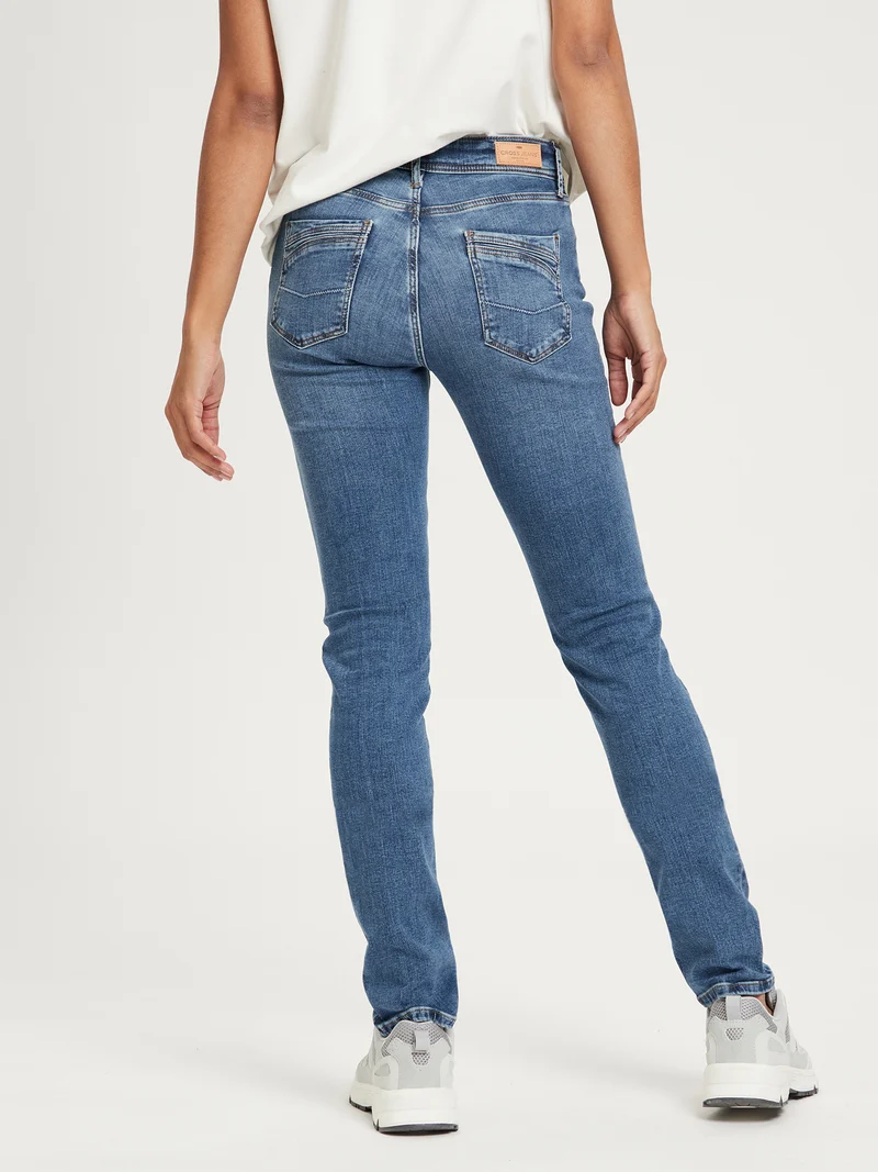 ANYA | SLIM FIT