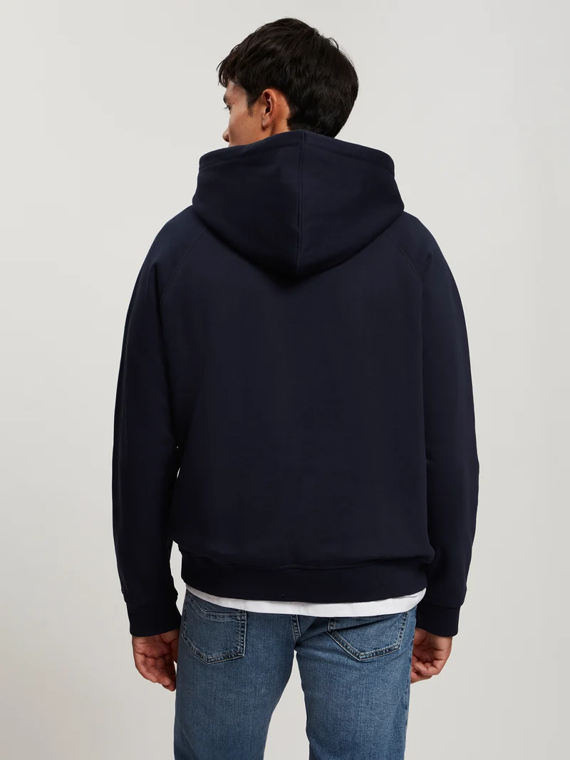 REGULAR FIT