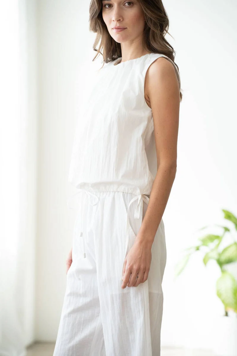 SHIRRED NECK DETAILED DOUBLE-TIE TOP: White / Contemporary / L