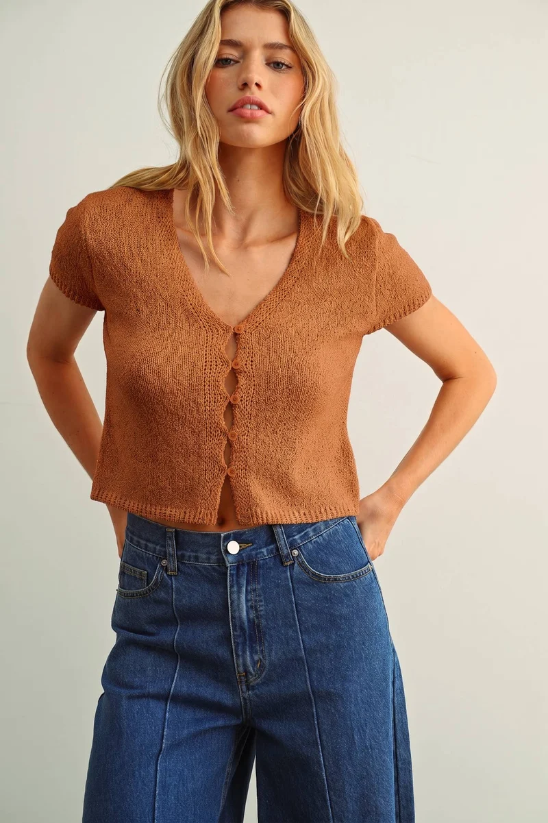T6284 CAP SLEEVE BUTTON FRONT TOP: BEIGE / L