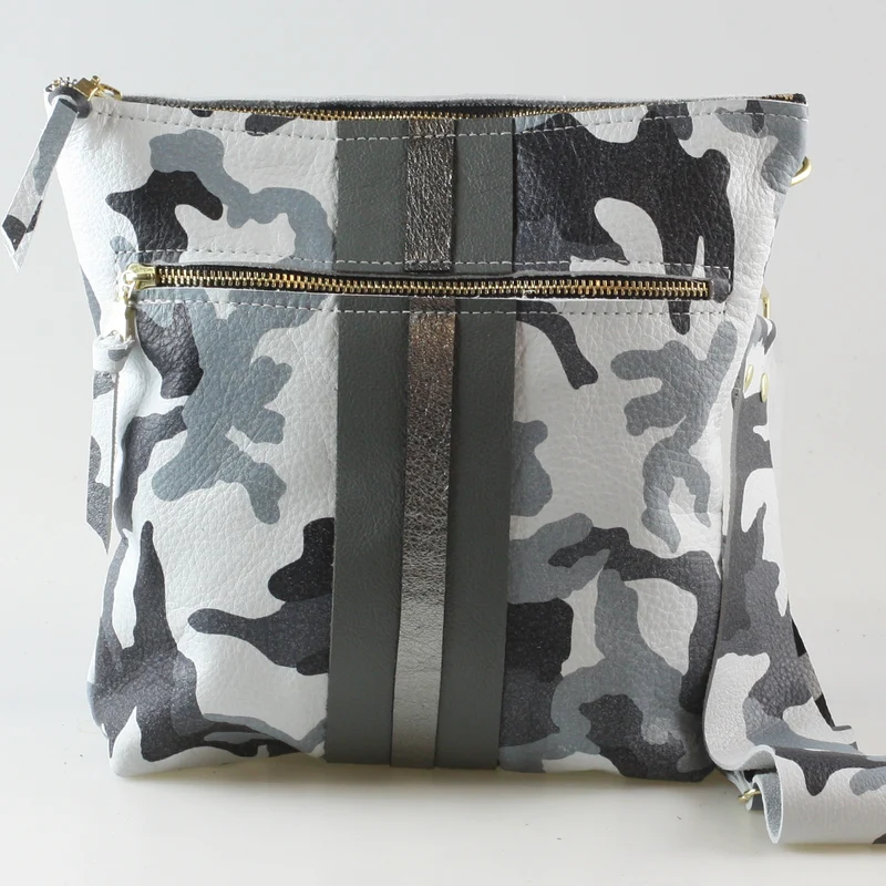 The Stripe Lakeshore - 2 sizes!: Coal w/Onyx Stripe / 9"x9.5" / Matching Leather Strap