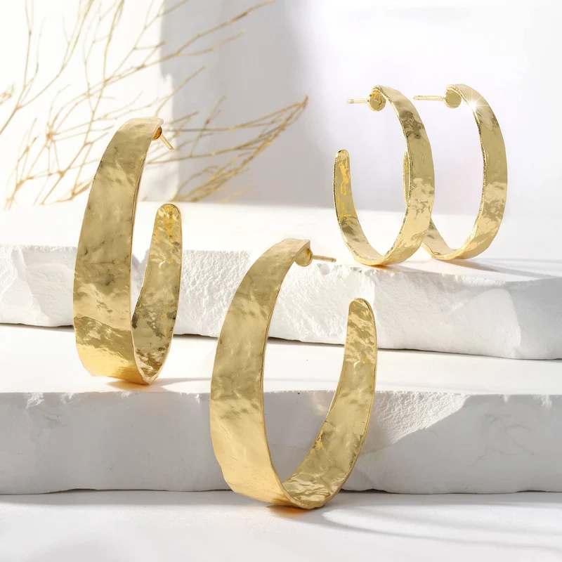 Perfectly Gilded Hoops: Gold / Medium
