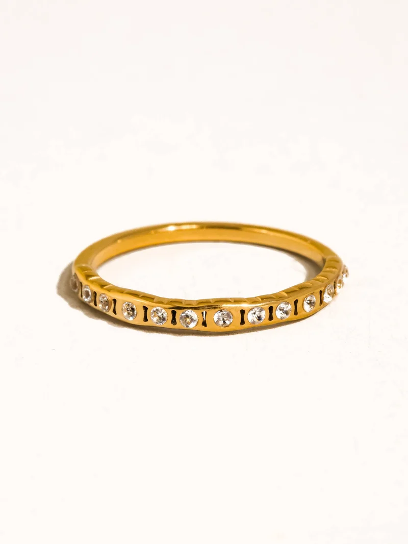 Flair 18K Gold Non-Tarnish Thin CZ Band: Yellow Gold / 8