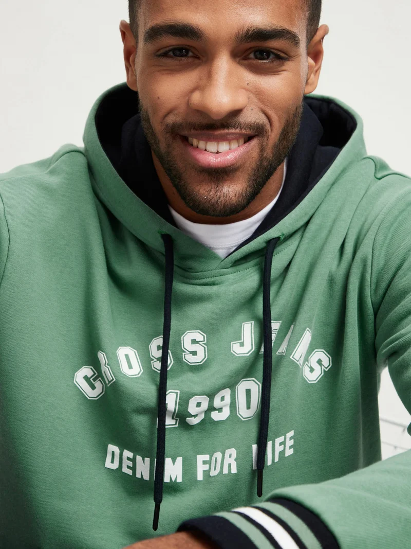 REGULAR FIT HOODIE