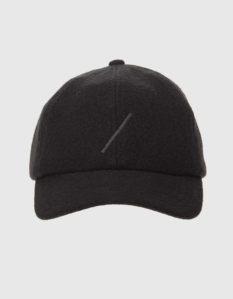 Woll-Cap mit Stickerei
