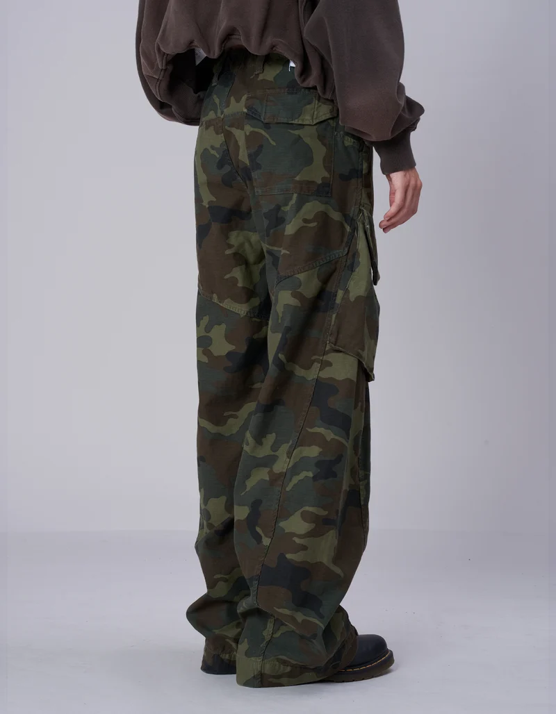 Barrel-Cargohose Jeans mit Camouflage-Musterung